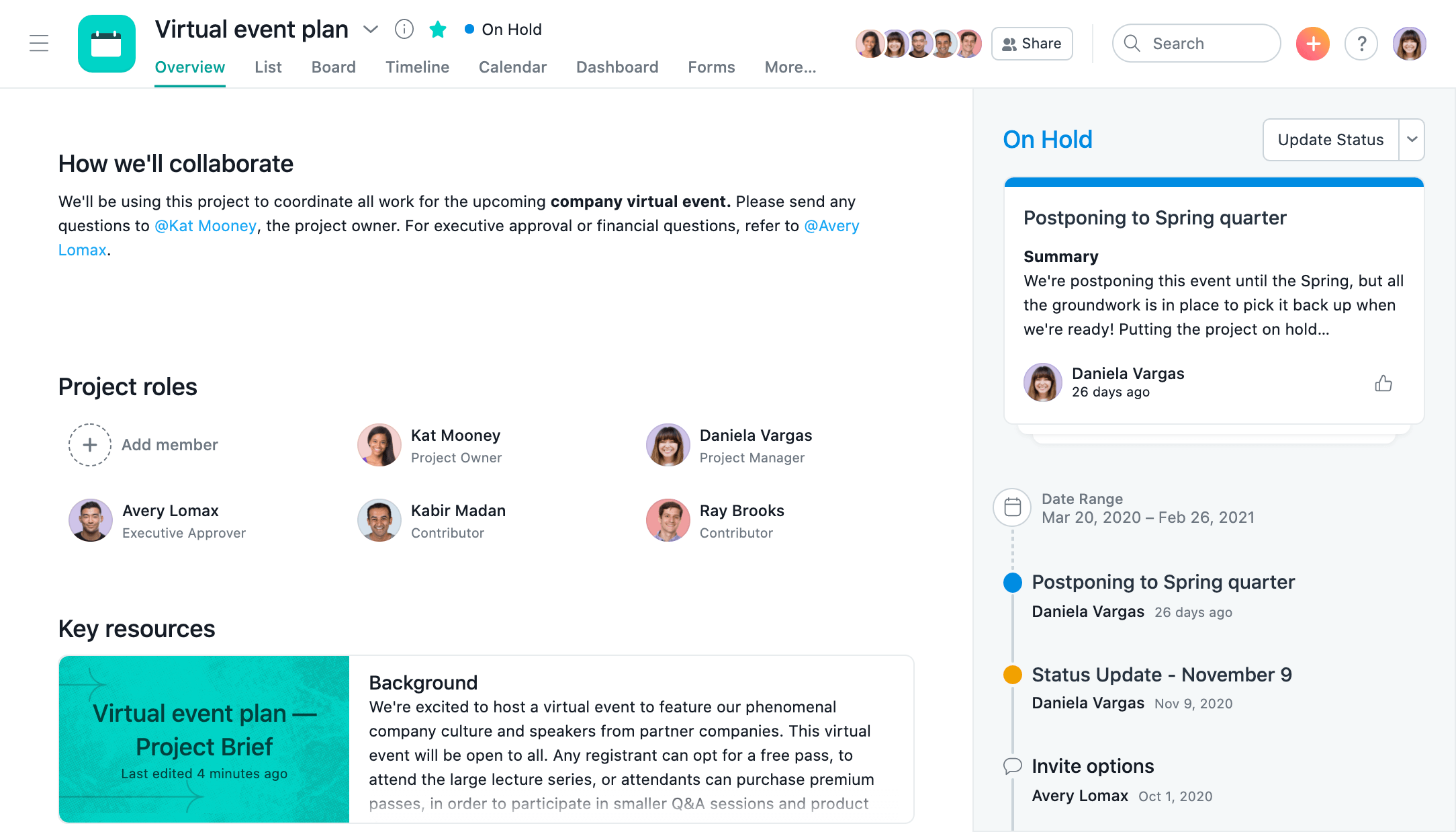 СНИМОК ЭКРАНА с обновлением статуса проекта в Asana и рабочей лентой, в которой отображаются обновления по задачам