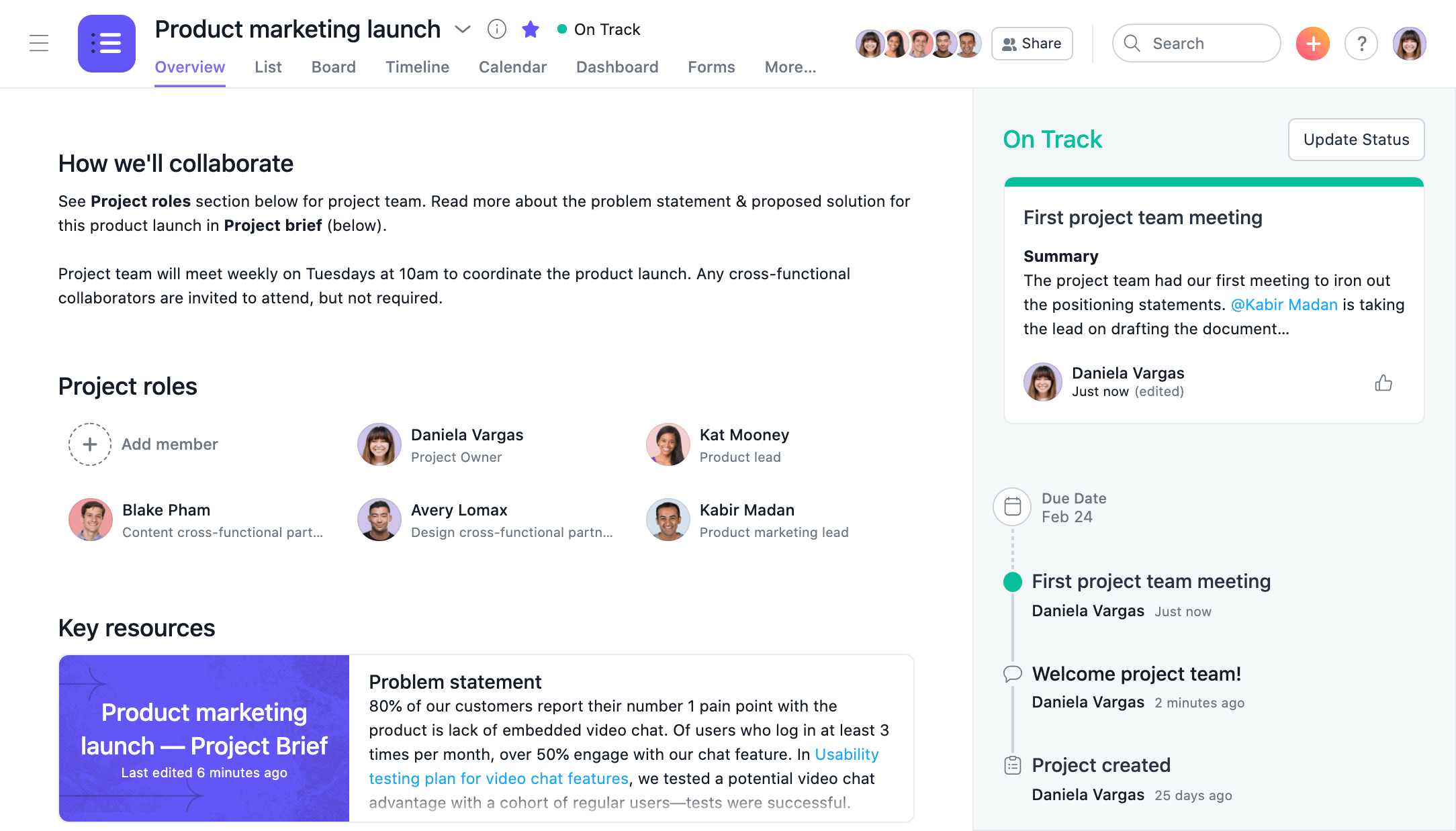 СНИМОК ЭКРАНА с обновлением статуса проекта в Asana и рабочей лентой, в которой отображаются обновления по задачам